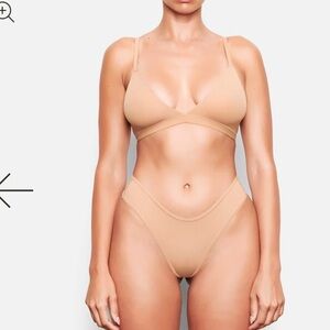 NWT Skims Triangle Bralette